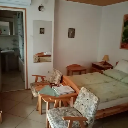 Csaladi Vendeghaz エゲル