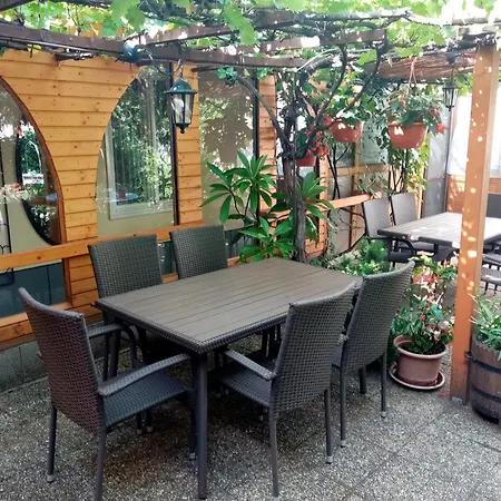 Csaladi Vendeghaz アパート