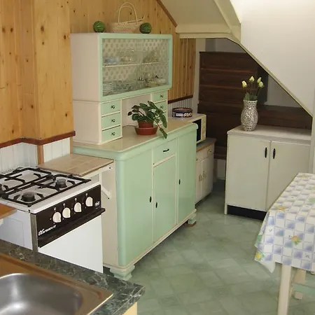 Csaladi Vendeghaz * エゲル