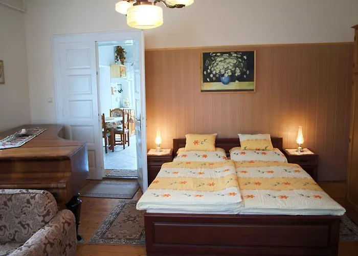 Csaladi Vendeghaz Apartment